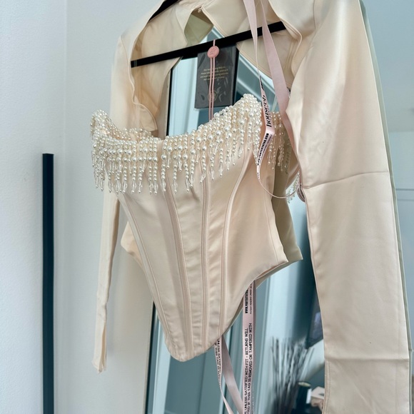 Elegant Cream Strapless Corset Top - Picture 4 of 5